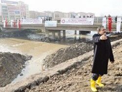Çaydan 6 milyon ton çamur çıktı
