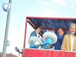 Gökçek'ten çocuklara bayram hediyeleri