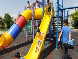 Parklara yaz geldi