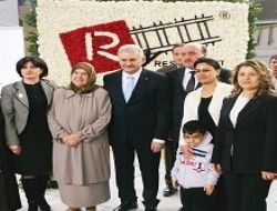 Makiniste ilk yemek törenle