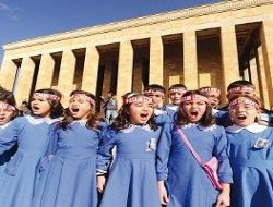 Anıtkabir'e ziyaretler