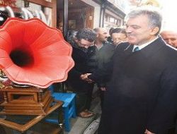 Gül'den bir ilk