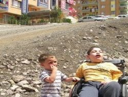 Keçiören'de bozuk yol sıkıntısı
