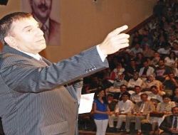 Böyle giderse üç seneye Türkçe ölür