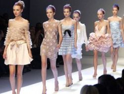 Başkent'te moda rüzgarları esti 