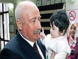 Depremzedeleri ziyaret etti