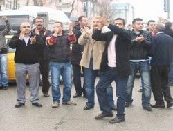 Tepkilerini kavşak kapatarak gösterdiler