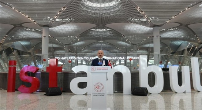 Bakan Karaismailoğlu: 2021'de hava yoluyla seyahat edenlerin sayısı % 57.4 arttı