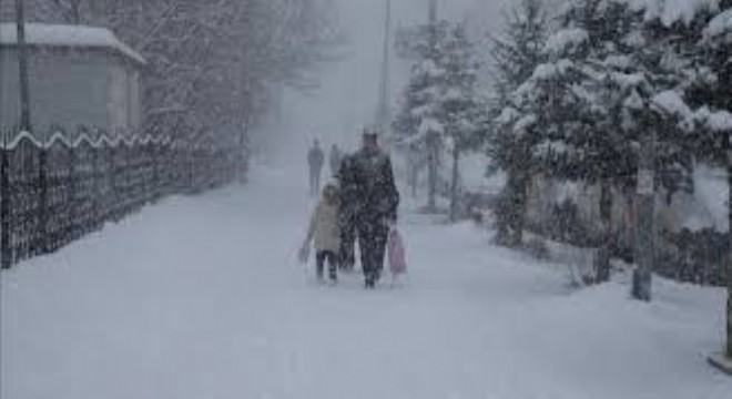 Doğu'da Kar Yağışı ve Buzlanma Hayatı Etkiliyor