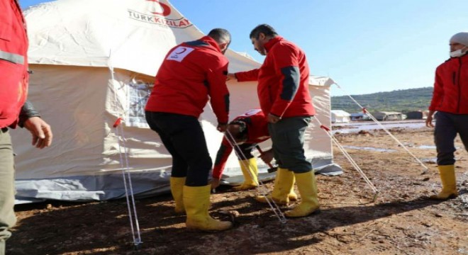 İdlib'deki selzedelere Türk Kızılay yardımı