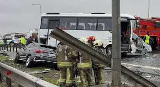 İstanbul'da Polis Servisi Kaza Yaptı: 1 Şehit, 16 Yaralı