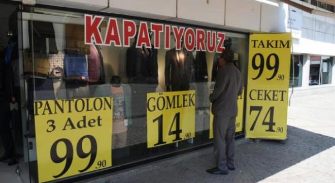 İzmir'de korkutan görüntü! Dükkanlar kepenk indirdi