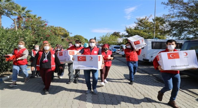 Kızılay İzmir'de yardımlarına devam ediyor