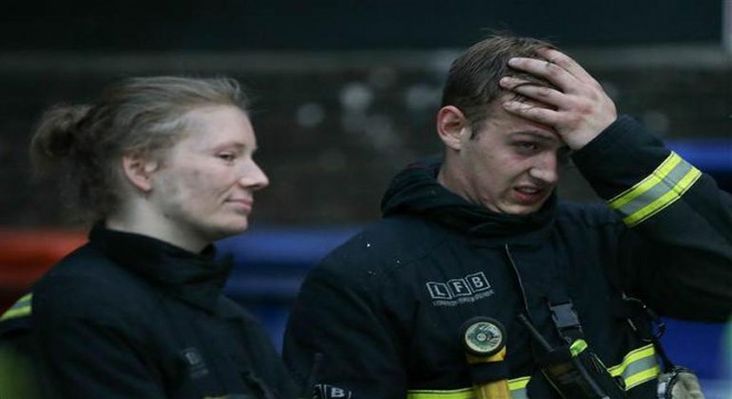 Son dakika: Londra'da 24 katlı binada yangın dehşeti!