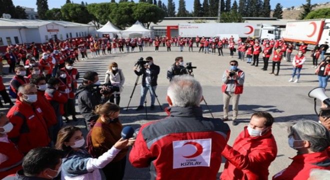 Türk Kızılay İzmir'in yaralarını sarmaya devam ediyor
