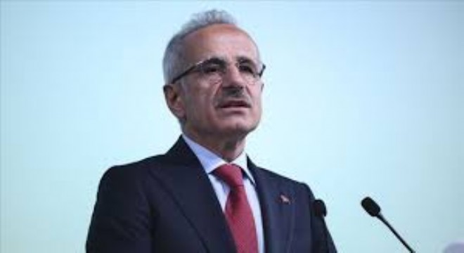Uraloğlu: Hürmüz Boğazı'nda 15 Türk Gemisini Yakından Takip Ediyoruz